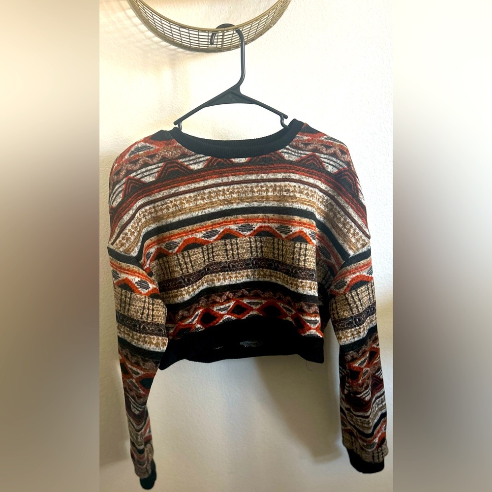 Pre-Owned, super soft crop top, sweat shirt. Please see pics for details.